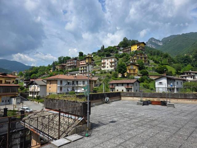 Palazzo / Stabile in vendita a Val Brembilla BG