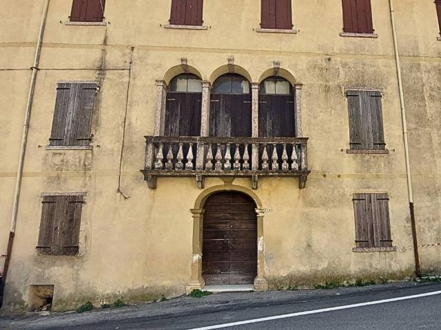 Palazzo / Stabile in vendita a Valbrenta VI