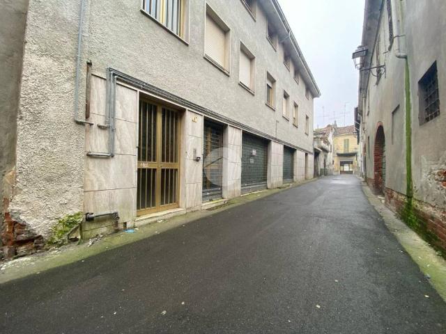 Palazzo / Stabile in vendita a Valenza AL