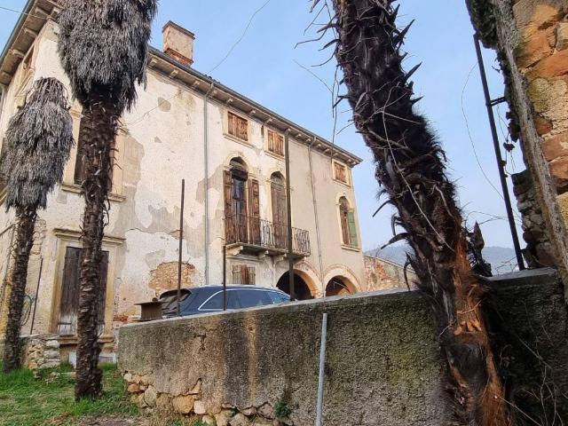 Palazzo / Stabile in vendita a Verona VR