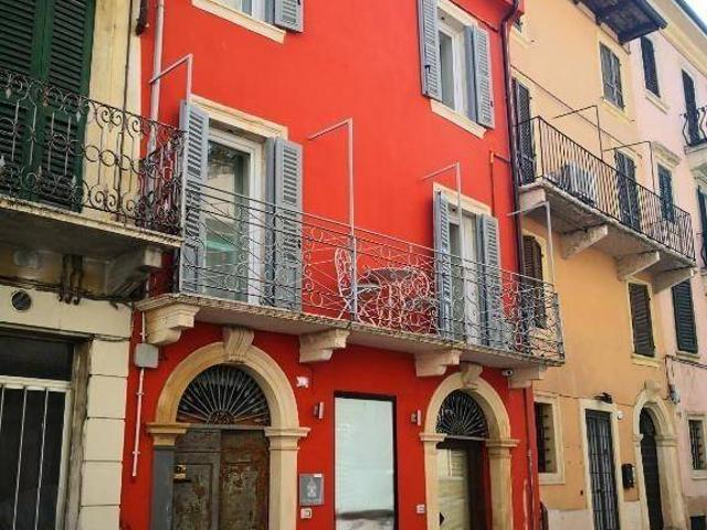Palazzo / Stabile in vendita a Verona VR