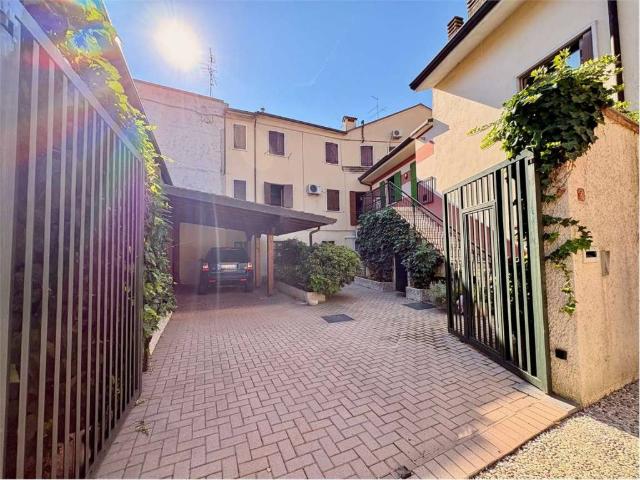 Palazzo / Stabile in vendita a Verona VR