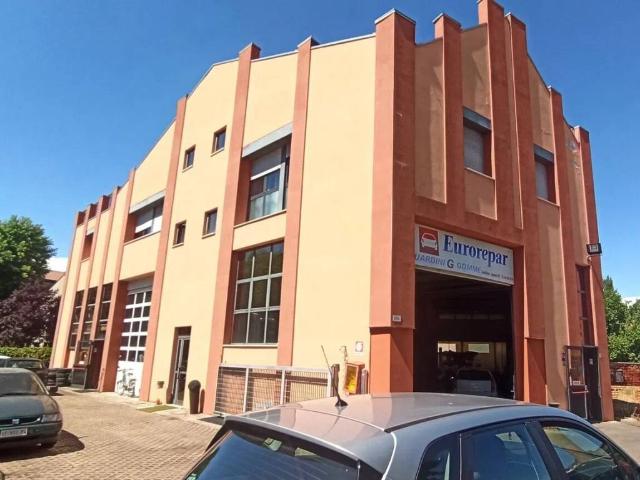 Palazzo / Stabile in vendita a Verona VR