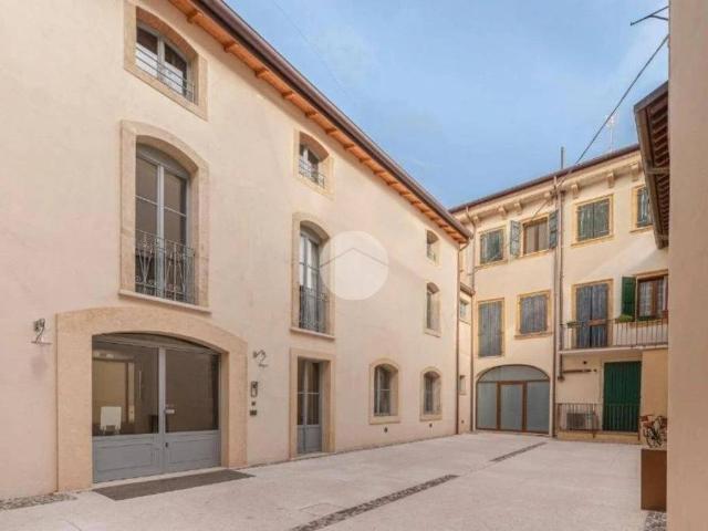 Palazzo / Stabile in vendita a Verona VR