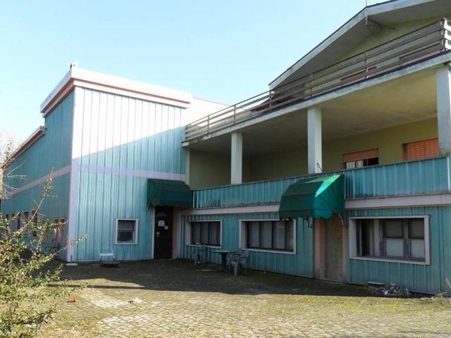 Palazzo / Stabile in vendita a Verrua Savoia TO
