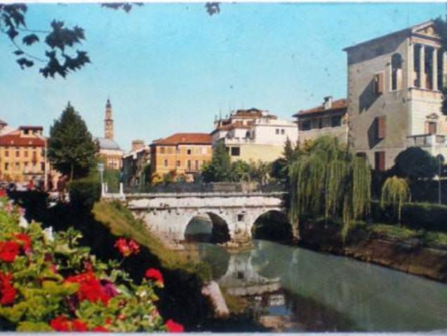 Palazzo / Stabile in vendita a Vicenza VI