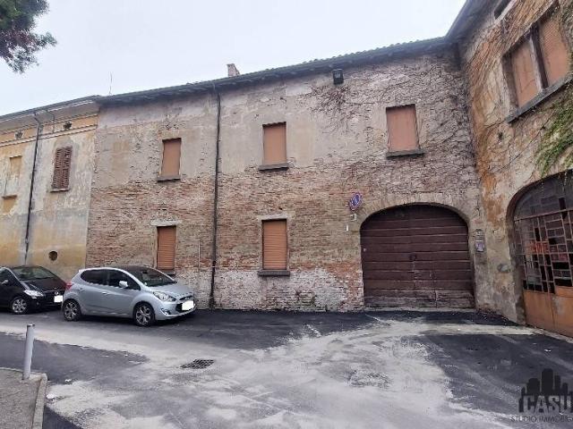 Palazzo / Stabile in vendita a Viadana MN