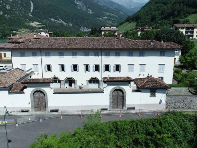 Palazzo / Stabile in vendita a Villa d'Ogna BG