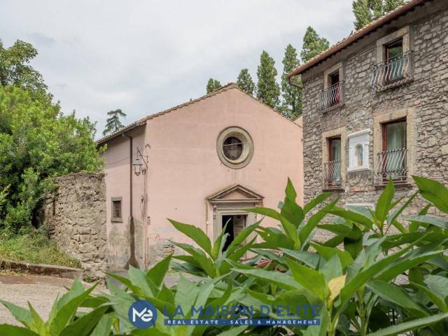 Palazzo / Stabile in vendita a Viterbo VT