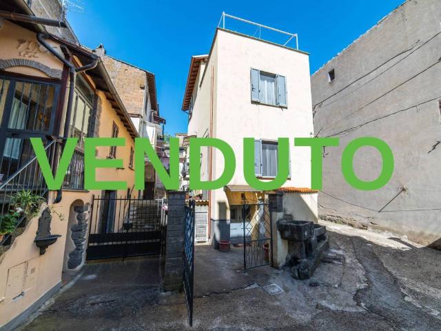 Palazzo / Stabile in vendita a Viterbo VT