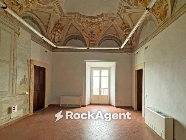 Palazzo / Stabile in vendita a Volterra PI