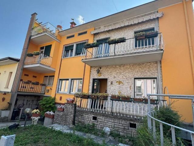 Palazzo / Stabile in vendita a Zanica BG