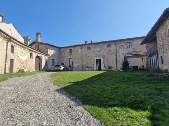 Palazzo / Stabile in vendita a Ziano Piacentino PC