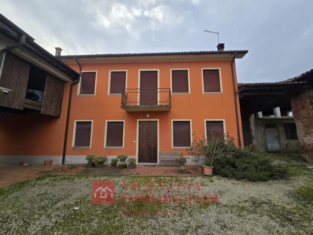 Palazzo/Stabile in Vendita a Caldogno