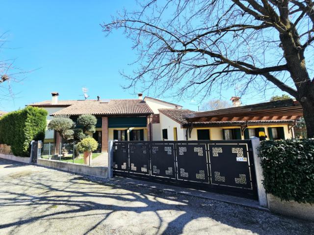 Palazzo/Stabile in Vendita a Baone