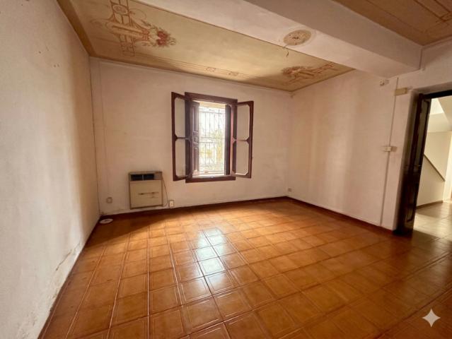 Palazzo/Stabile in Vendita a Brescello