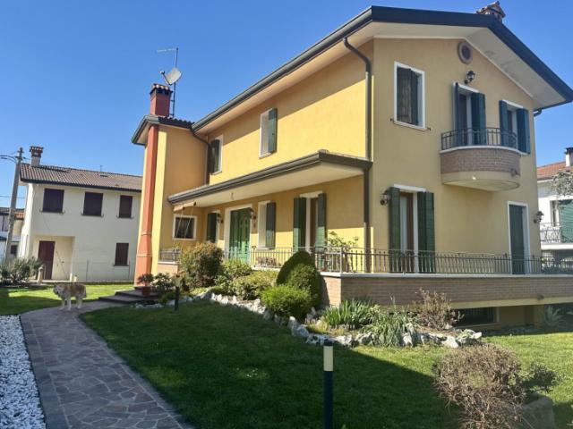 Palazzo/Stabile in Vendita a Selvazzano Dentro