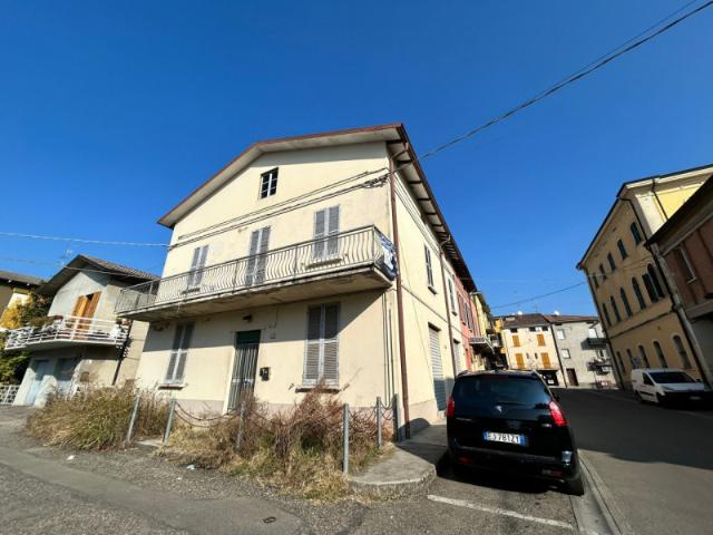 Palazzo/Stabile in Vendita a Poviglio