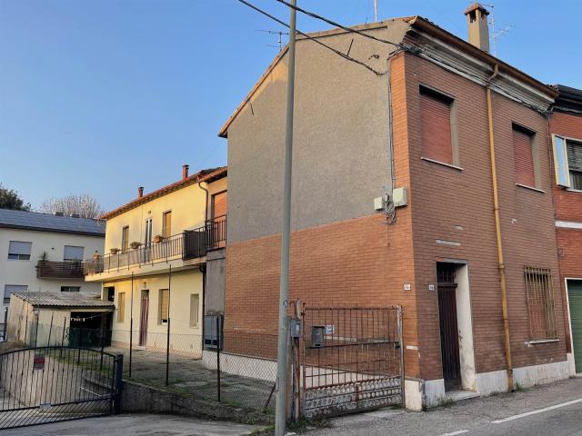 Palazzo/Stabile in Vendita a Ravenna