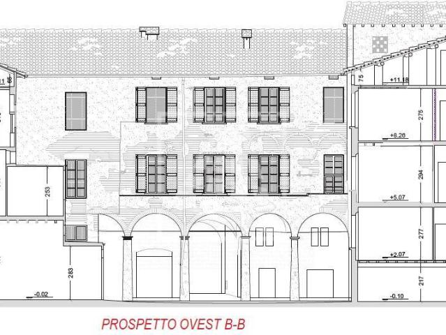Palazzo/Stabile in Vendita a Reggio nell'Emilia