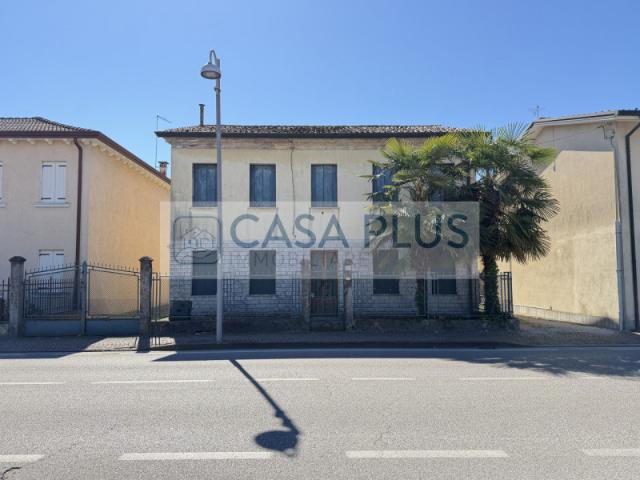 Palazzo/Stabile in Vendita a Tombolo