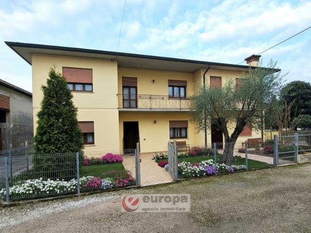 Palazzo/Stabile in Vendita a Torri di Quartesolo