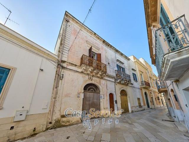 Palazzotto storico con volte a stella e terrazza