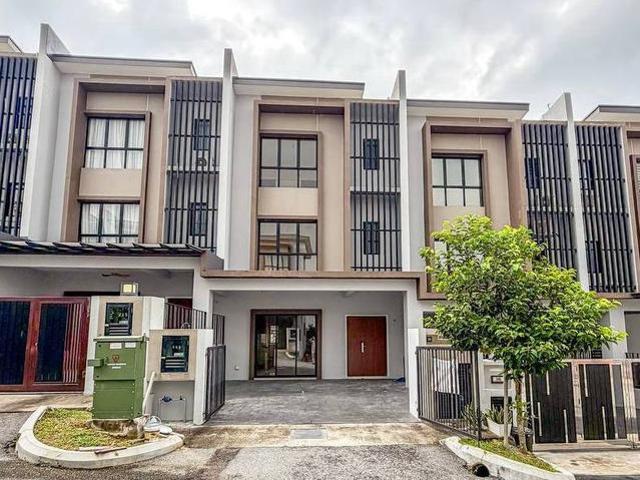 PALING MURAH NEW 3 Storey Terrace Nassim Height Ampang
