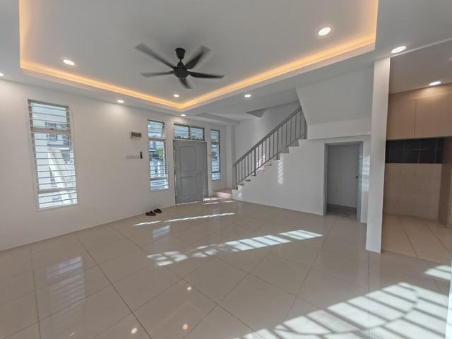NICELY RENOVATEDDouble Storey SemiD ClusterRoyal Ivory SP 9 BSP