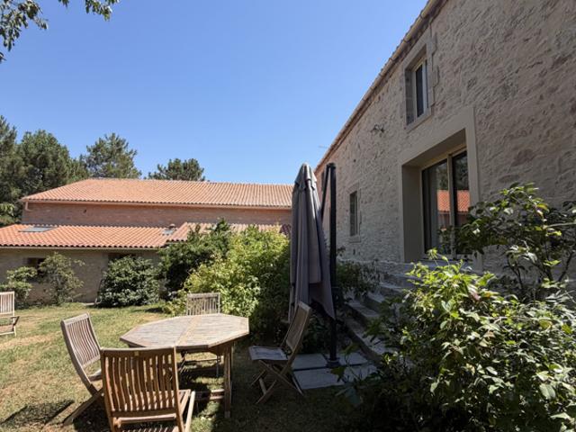 PALLUAU MAISON 4 CHAMBRES AVEC GRANGE ET ETANG