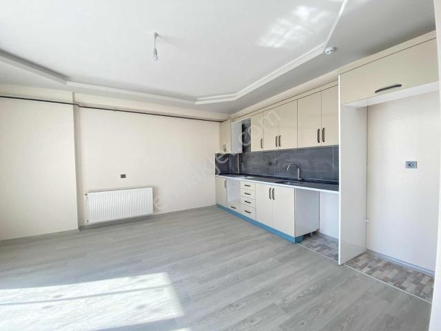 Palm City'den Havuz Ve Doğalgazlı Geniş Cam Balkonlu Satılık 1+1