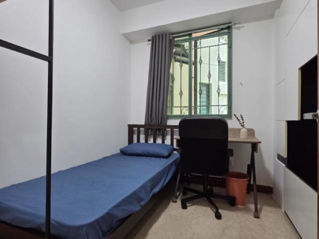 Palm Gardens Condominium Room Rental, $980, 1 Bed 1 Bath 200 sqft $4.90 psf