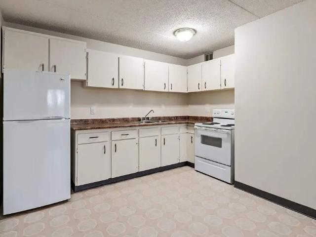 Palm Road Apartments Studio Apartment for Rent at 3210 20 Ave S, Lethbridge, AB T1K 4A9 Redwood