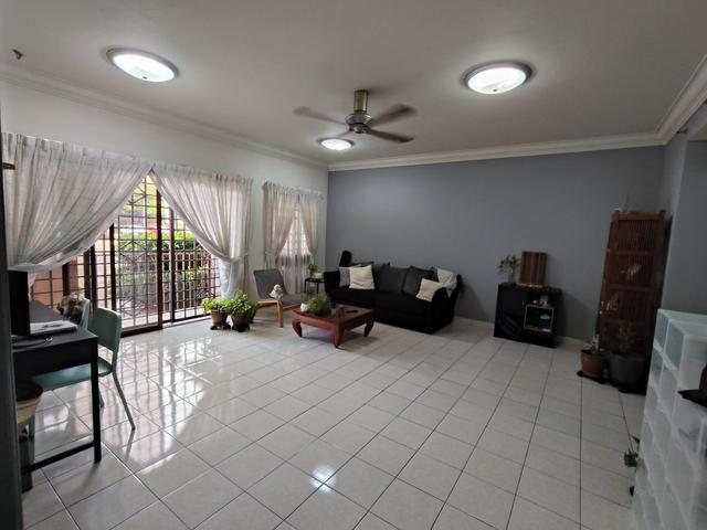 Palm Spring Condo Ground unit Good condition MRT Surian Kota Damansara