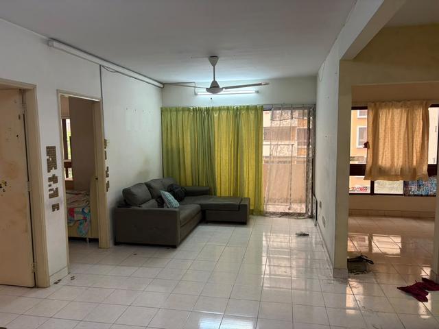 Palm Spring Condo Nearby to MRT One UtamaThe Curve Below Market