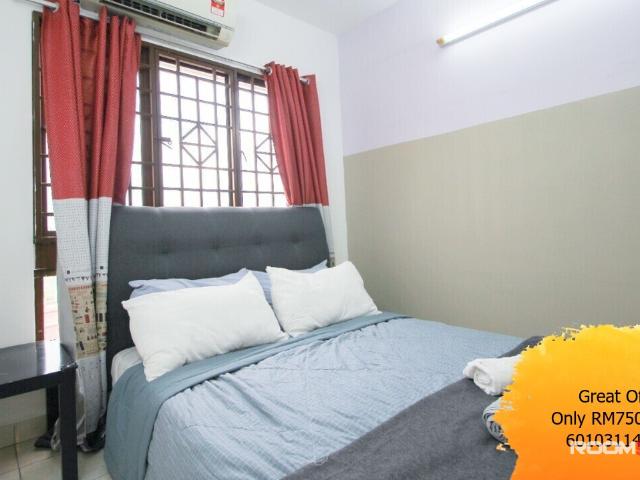 Palm Spring, Kota Damansara, Walking Distance MRT Surian, Fully Furnish With Aircond Middle Room