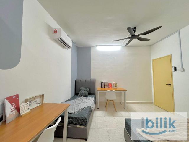 Palm Spring – Master Room | Walking Distance to MRT Surian