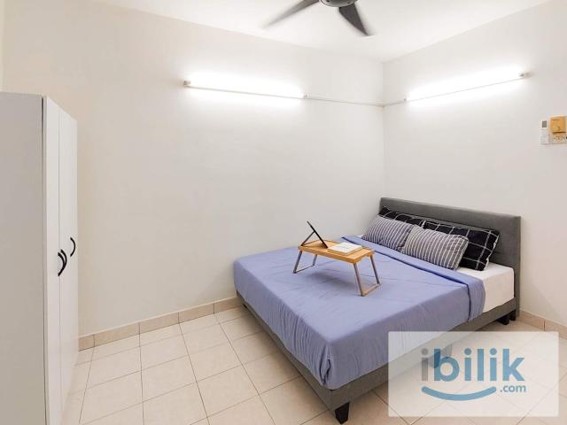 Palm Spring Queen Bed Medium Room with AC & Window
