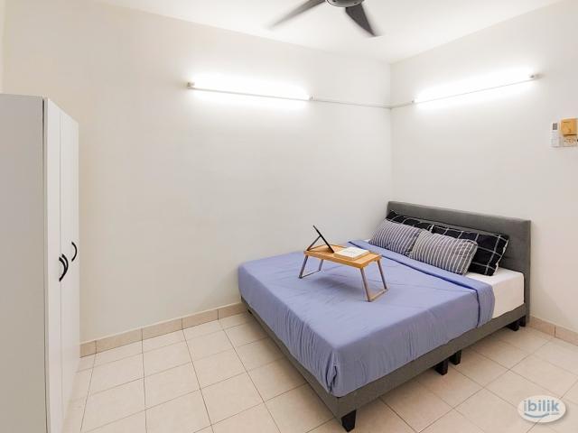 Palm Spring Queen Bedroom with Window & AC, Kota Damansara near to MRT Surian, IOI Damansara, Dataran Sunway, Giza, Nexi