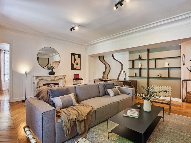 Palma 3 bedrooms in Madeleine, Paris Amsterdam Apartments for Rent