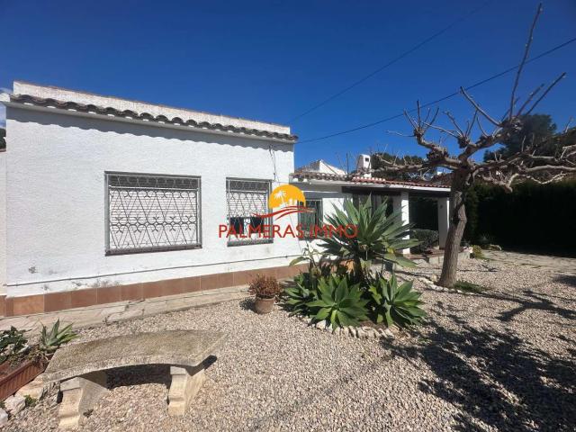 Palmeras Immo pone a la venta esta amplia vivienda unifamili. 197m² L'Ametlla de Mar
