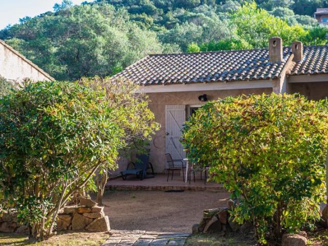 Palombaggia Villa N15: T3 avec terrasse et jardinnet au se