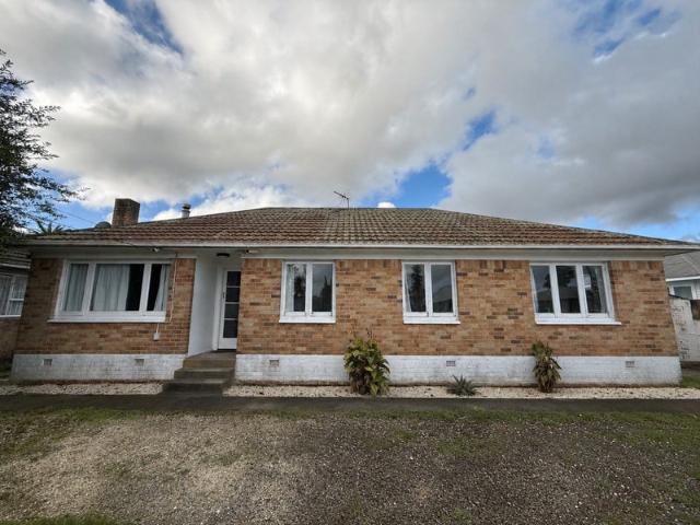 papakura, 6+ bedrooms