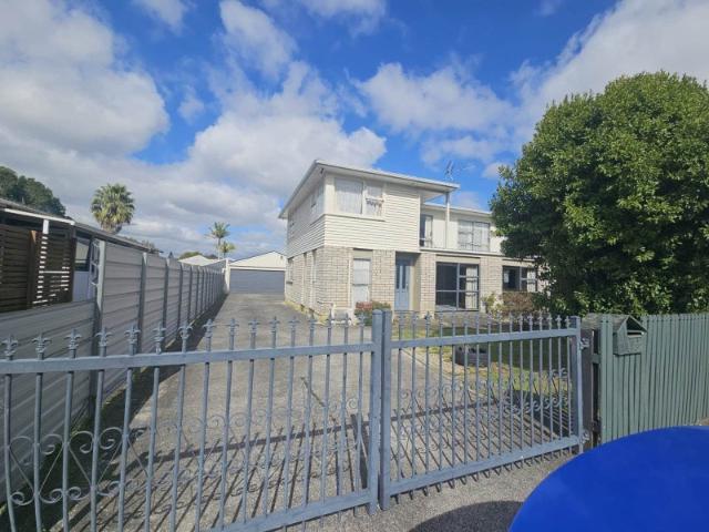 papakura, 6+ bedrooms