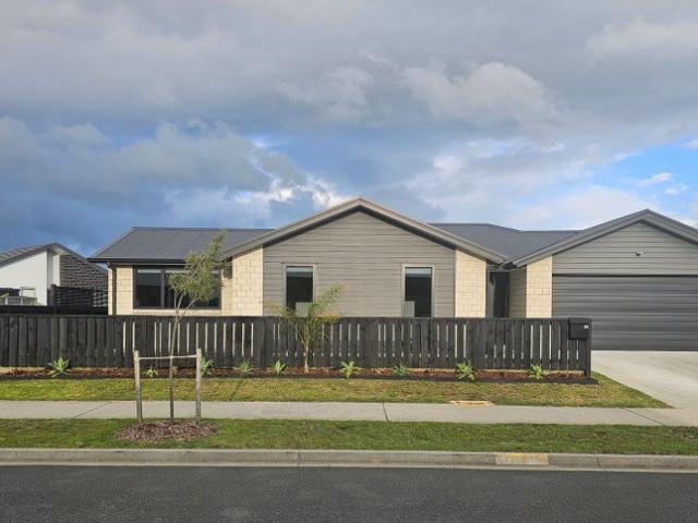 papamoa beach, 3 bedrooms