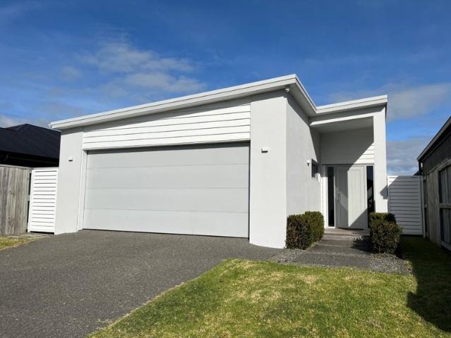 papamoa beach, 3 bedrooms