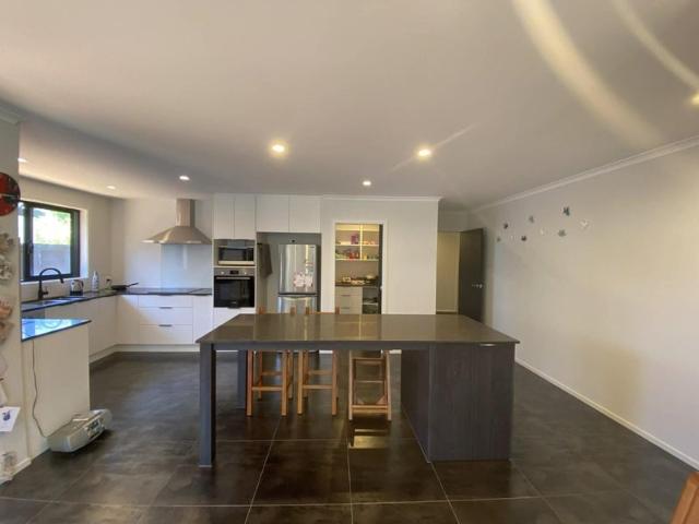 papamoa beach, 3 bedrooms