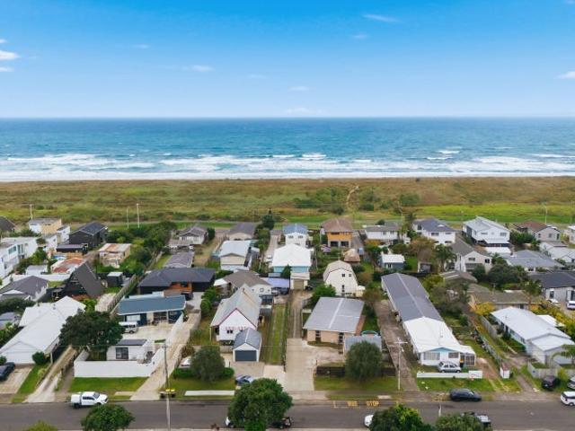 Papamoa Beach, 3 bedrooms