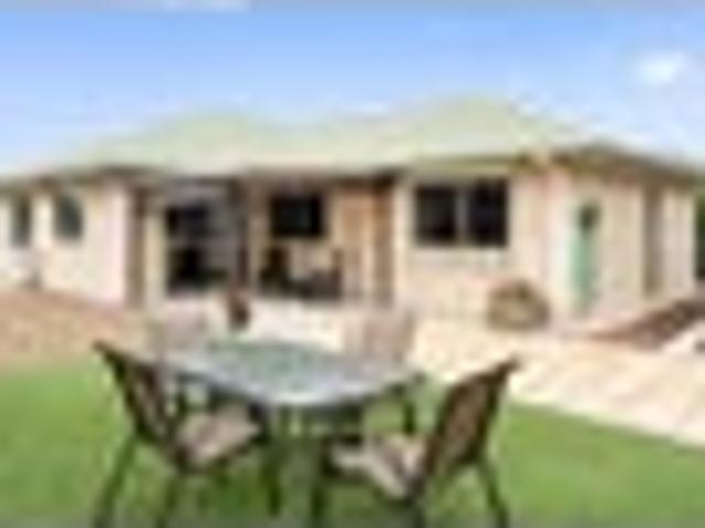 Papamoa Beach, 3 bedrooms, $775 pw