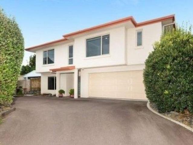 papamoa beach, 3 bedrooms